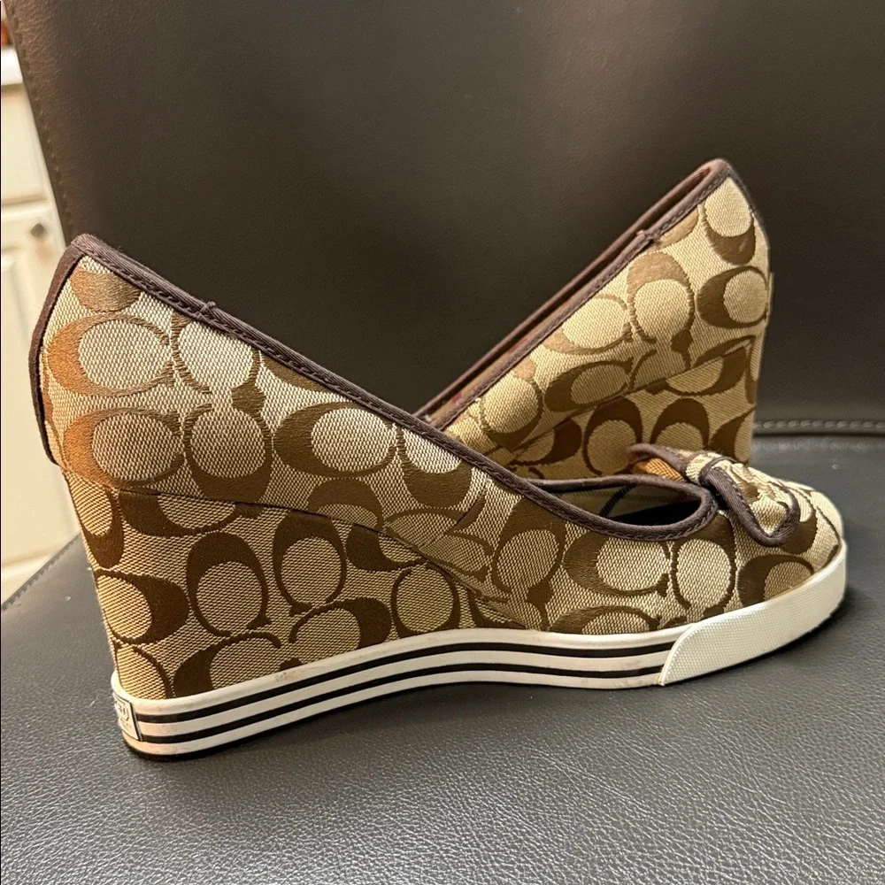 Coach Signature Sweetie Wedges - Tikonze Apapa Foundation - Picture 5 of 16